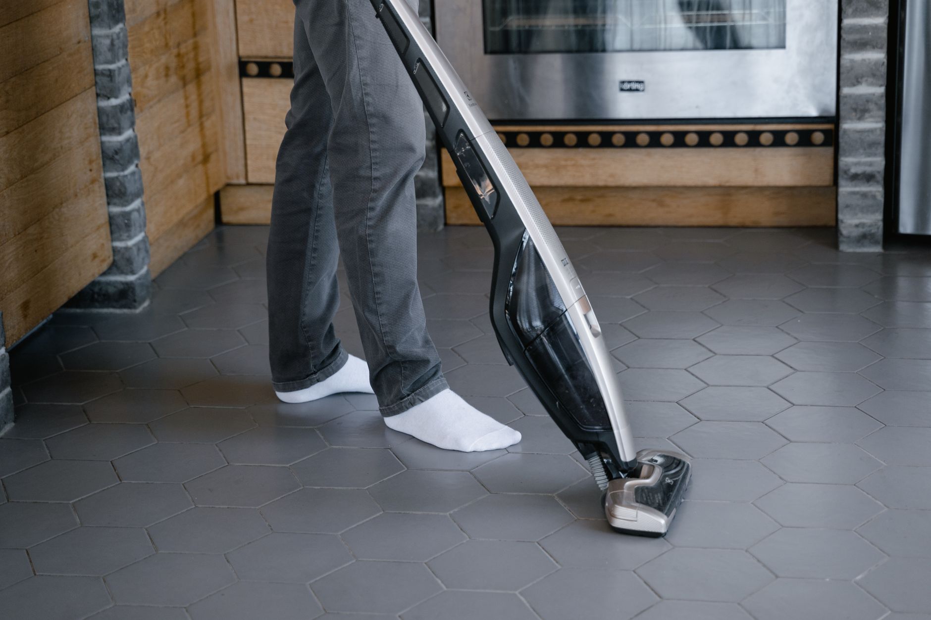 Dyson ou Philips : quel aspirateur sans fil choisir ?