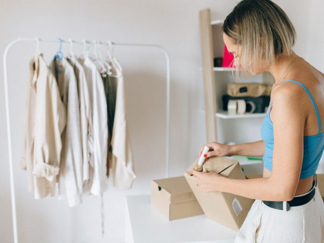 Organiser le rangement saisonnier des vêtements