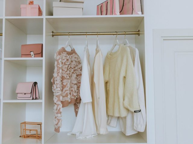 Top accessoires pour organiser un placard et gagner de la place