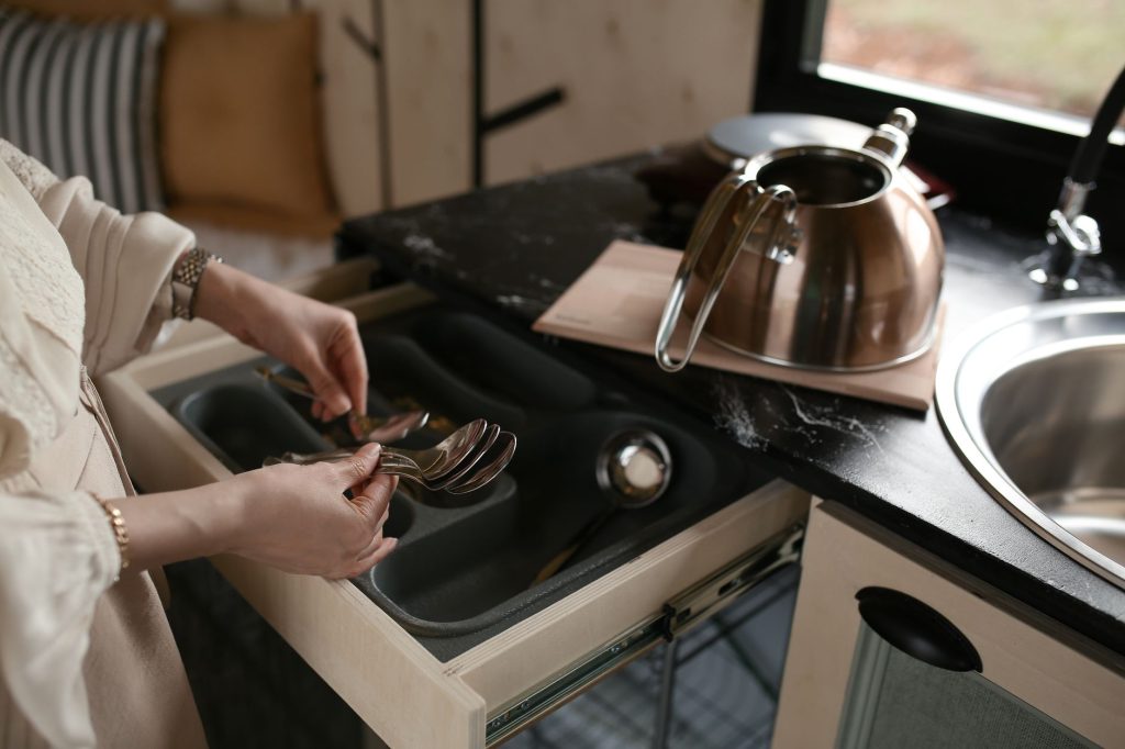 Optimiser le rangement d'une petite cuisine — astuces pratiques