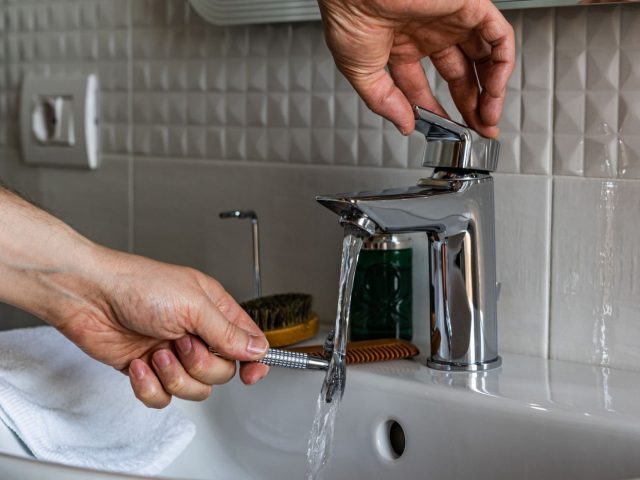 Réparer un robinet qui fuit soi-même en moins de 20 minutes